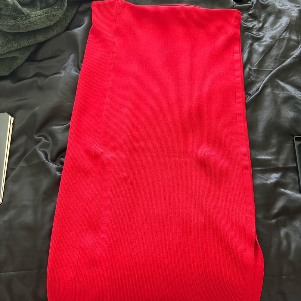 Red Express Midi body contour skirt size Medium